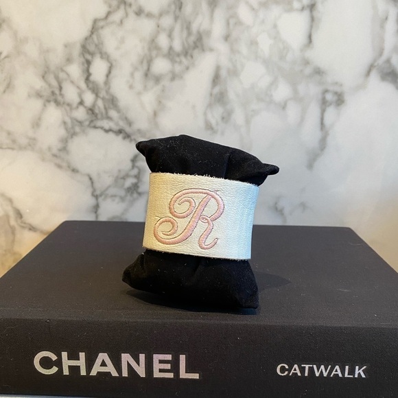 𝅺ROOTS Reversible leather CUFF monogrammed “R” - Picture 2 of 6